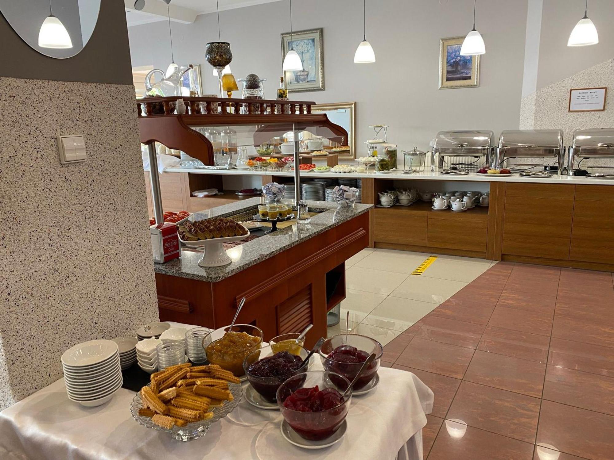 Eva Hotel Mragowo Bagian luar foto