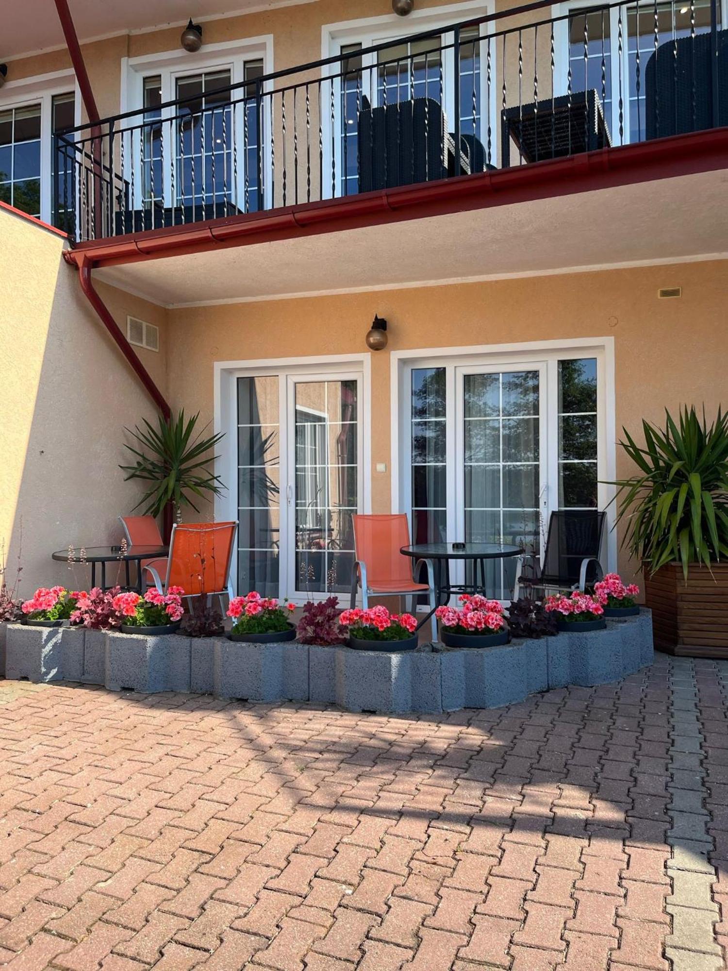 Eva Hotel Mragowo Bagian luar foto