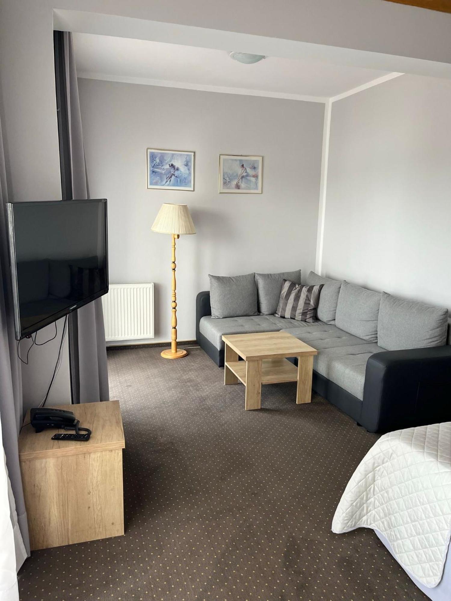 Eva Hotel Mragowo Bagian luar foto