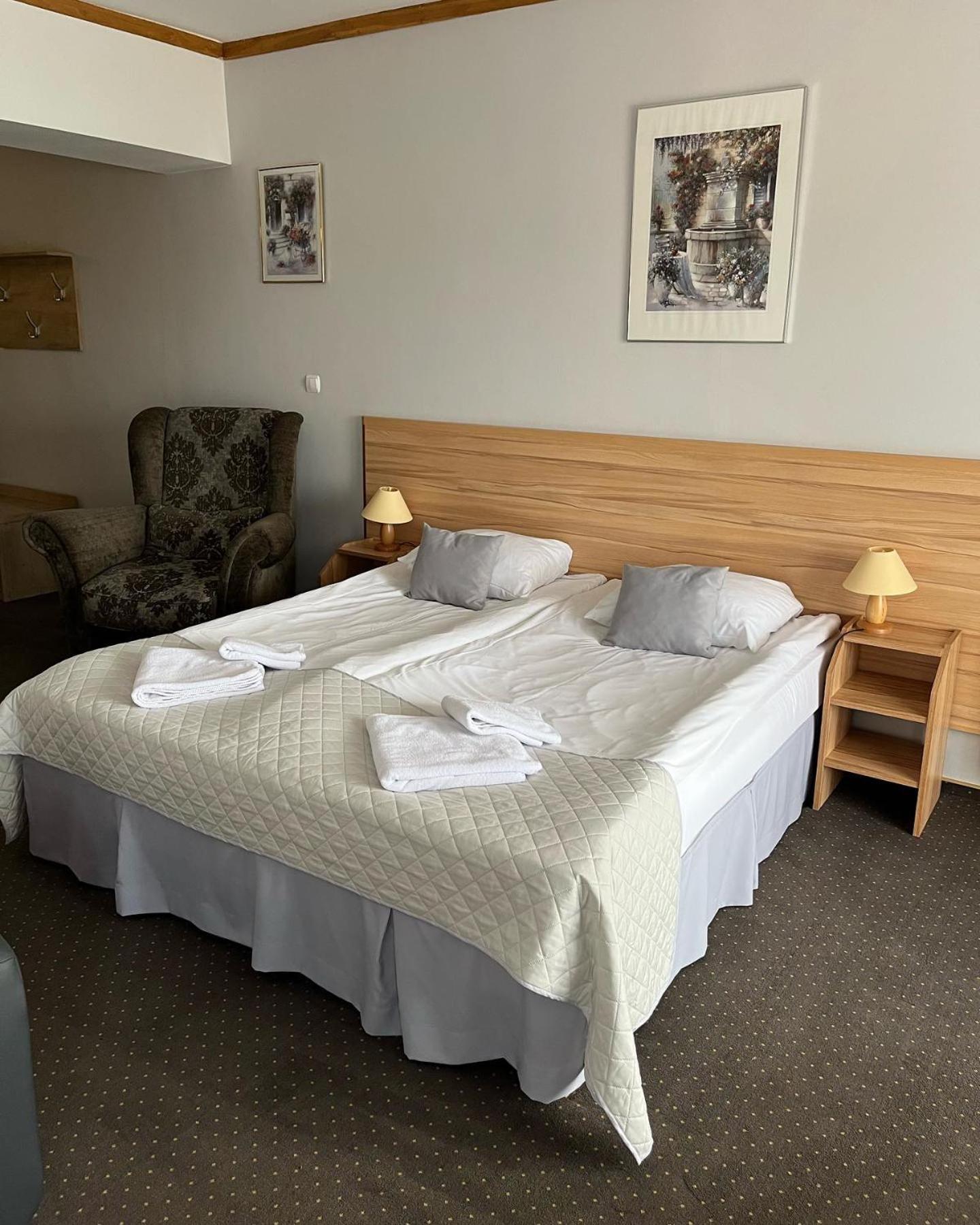 Eva Hotel Mragowo Bagian luar foto