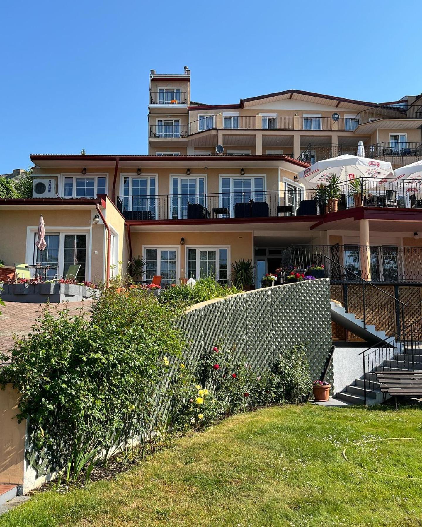 Eva Hotel Mragowo Bagian luar foto