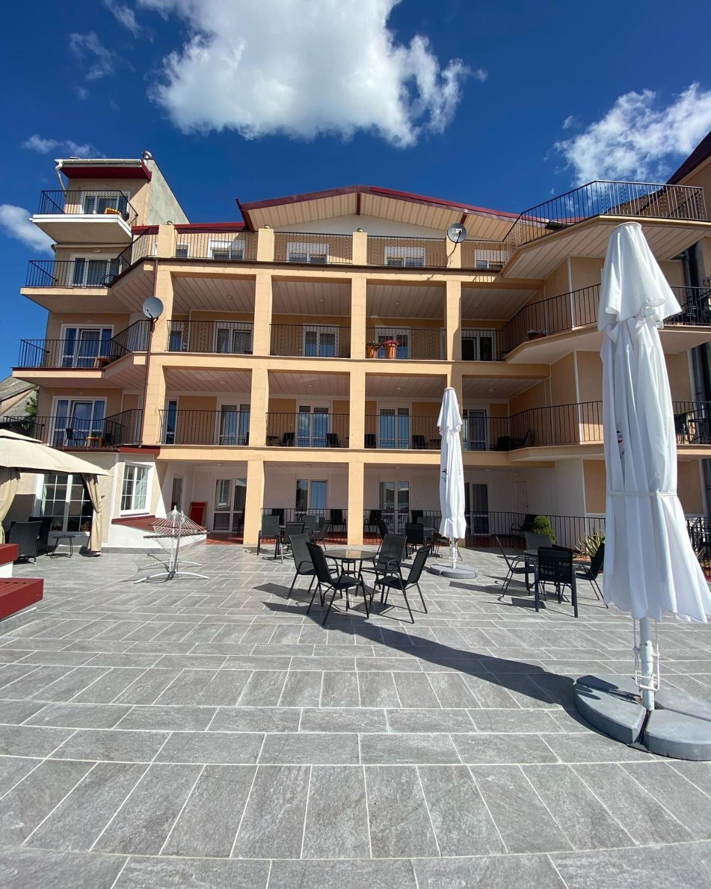 Eva Hotel Mragowo Bagian luar foto