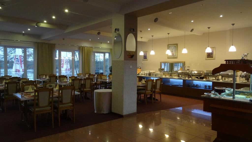 Eva Hotel Mragowo Bagian luar foto