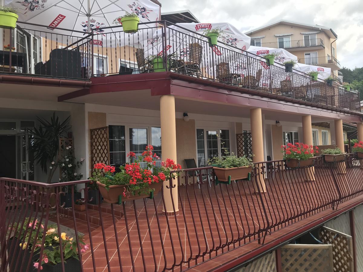 Eva Hotel Mragowo Bagian luar foto