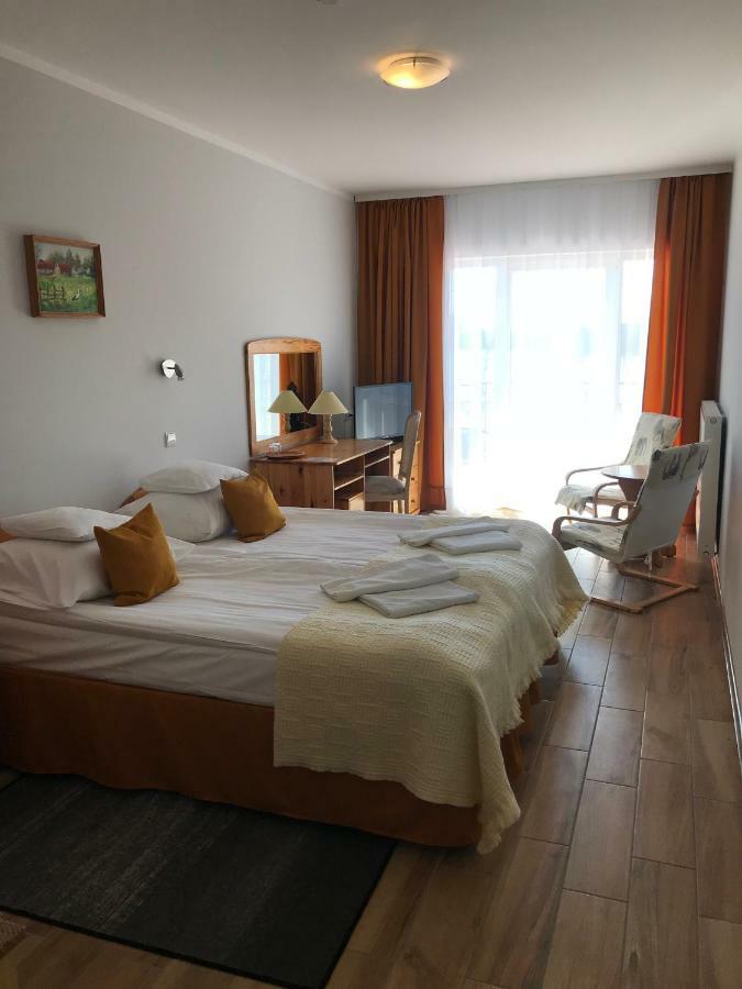 Eva Hotel Mragowo Bagian luar foto